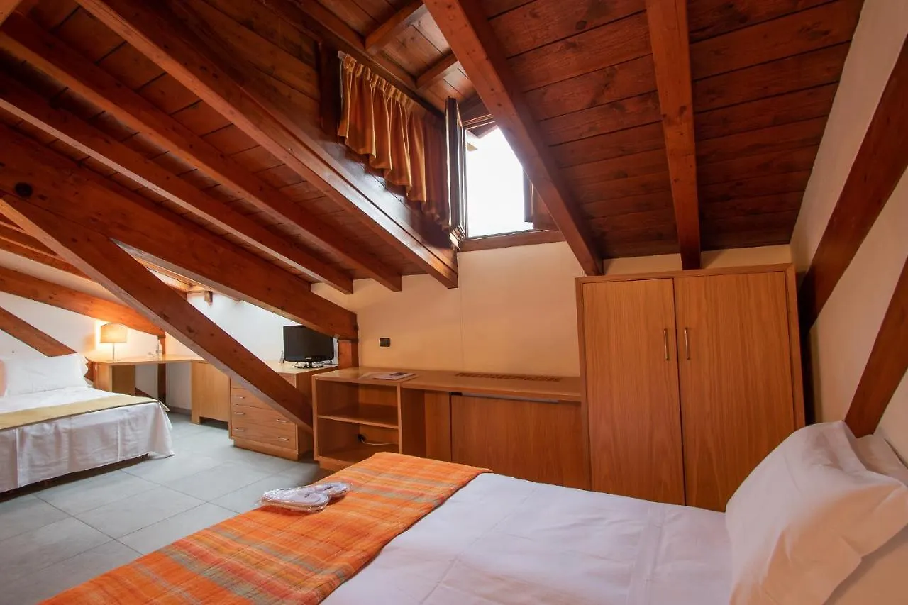 Otel Albergo Le Due Corti Como