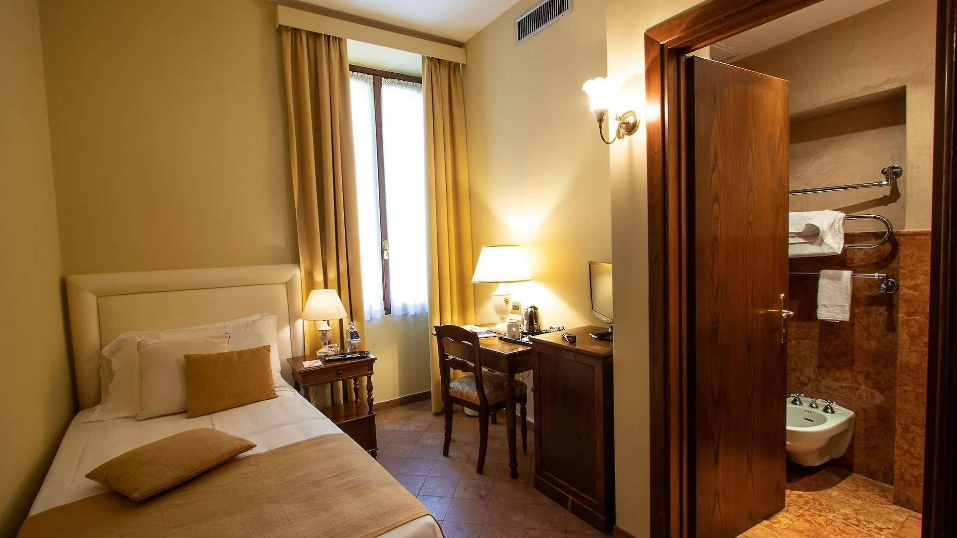 Otel Albergo Le Due Corti Como