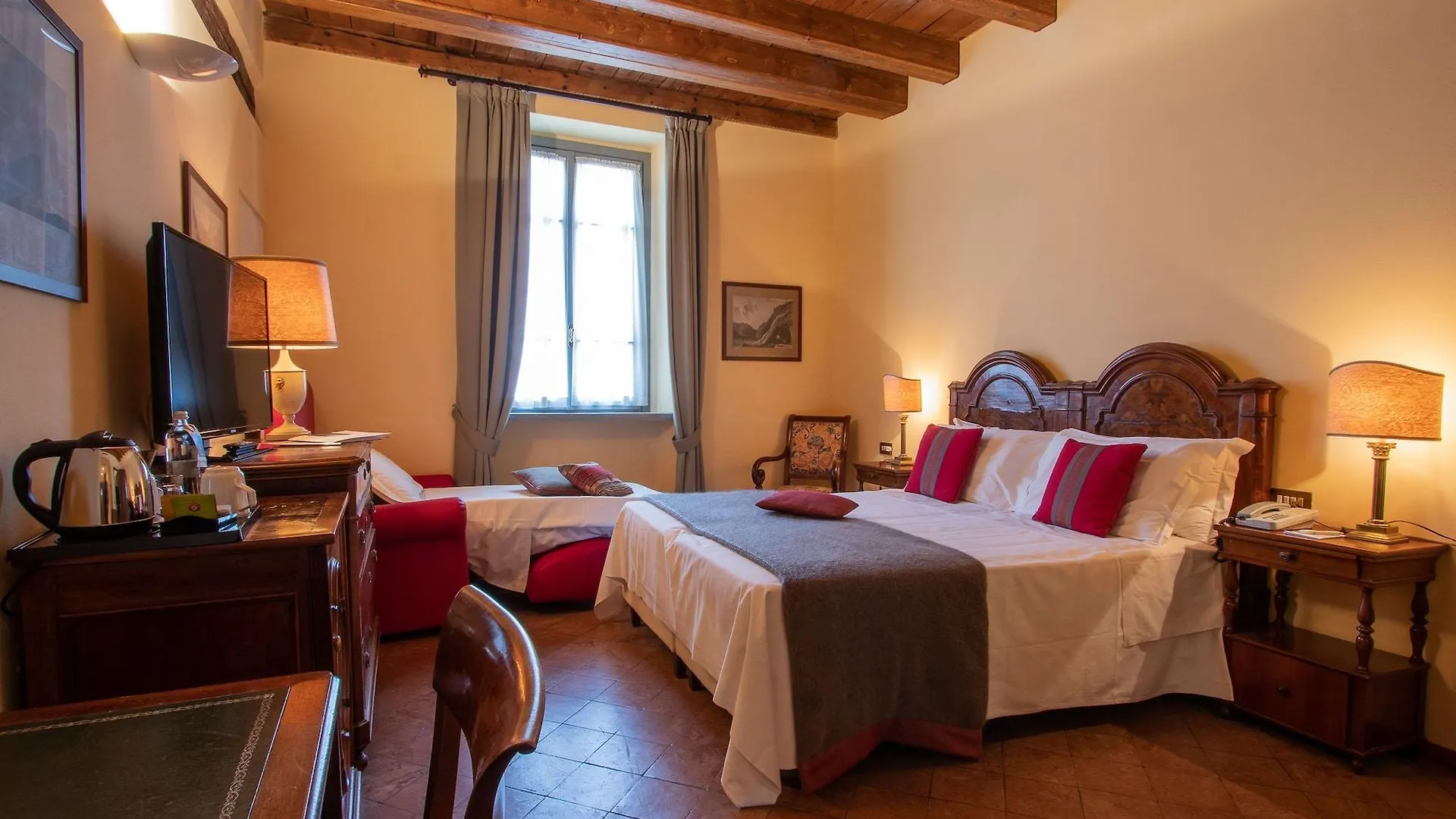 Albergo Le Due Corti Como 4*,  İtalya