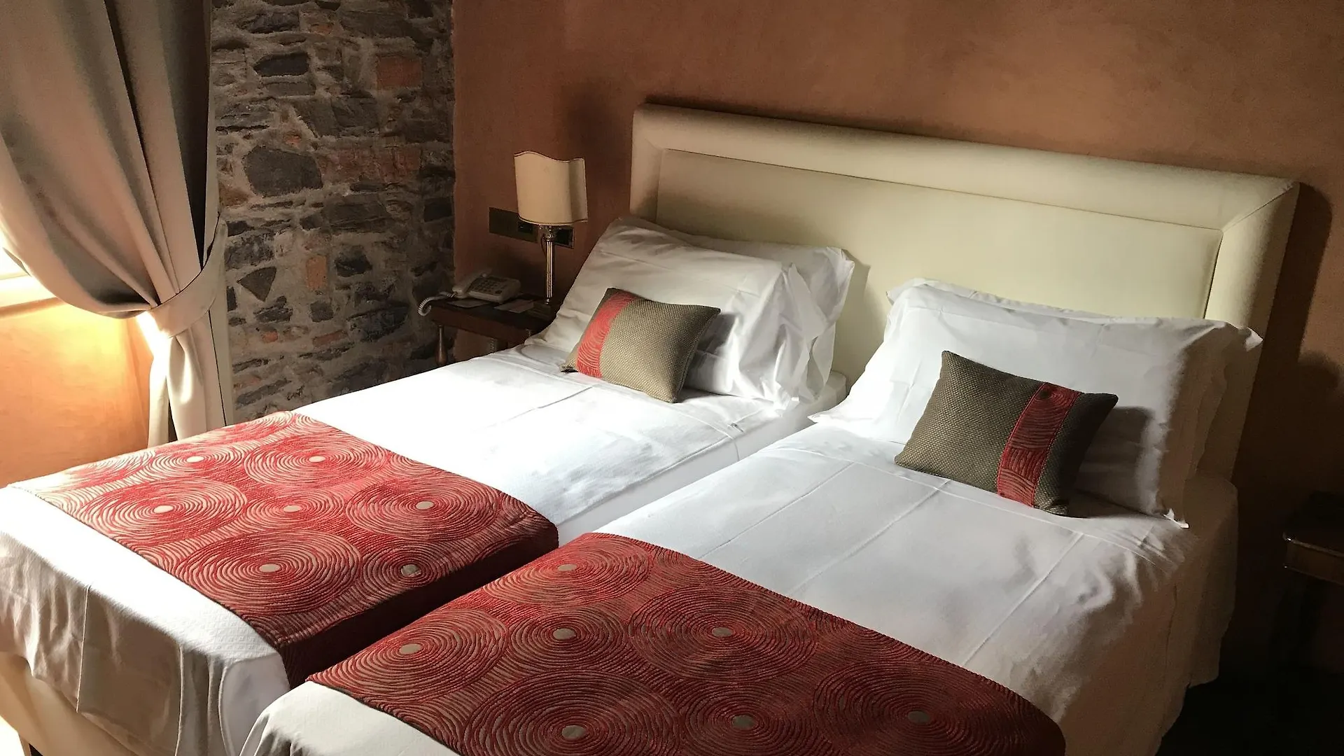Albergo Le Due Corti Como 4*,