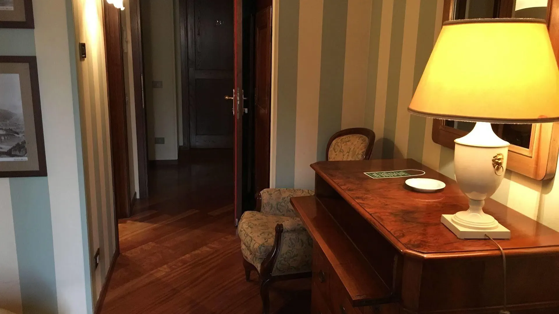 **** Otel Albergo Le Due Corti Como İtalya