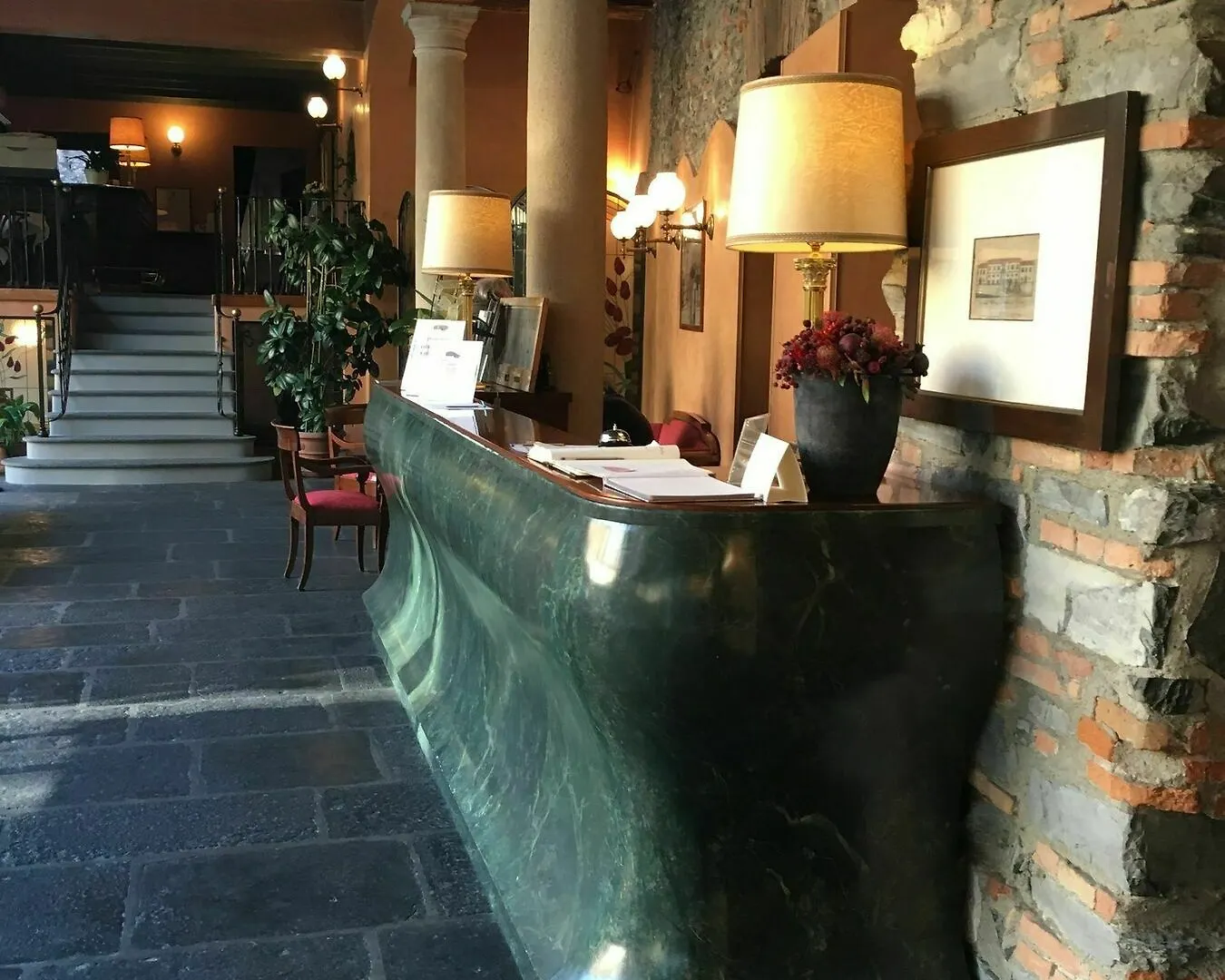 Albergo Le Due Corti Como 4*,