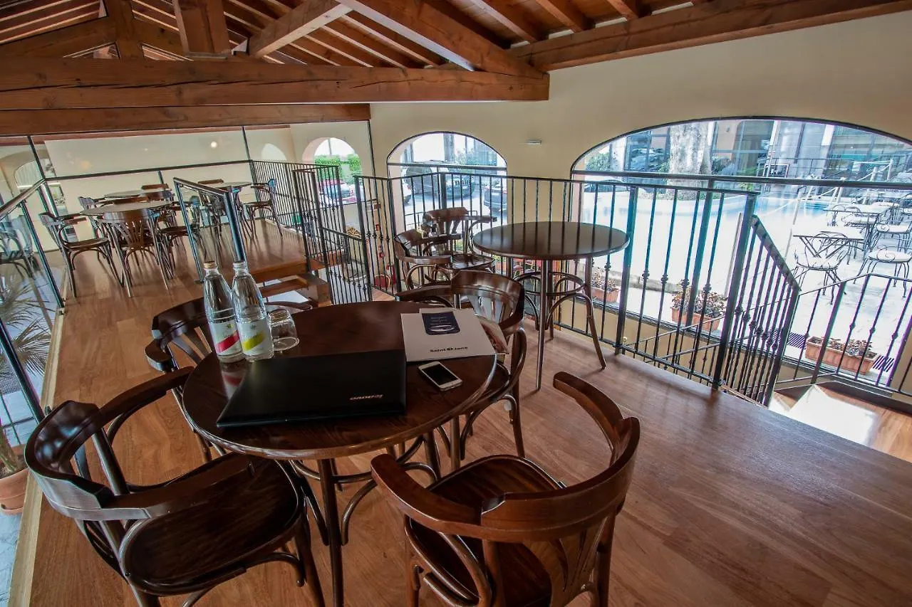 Albergo Le Due Corti Como Otel