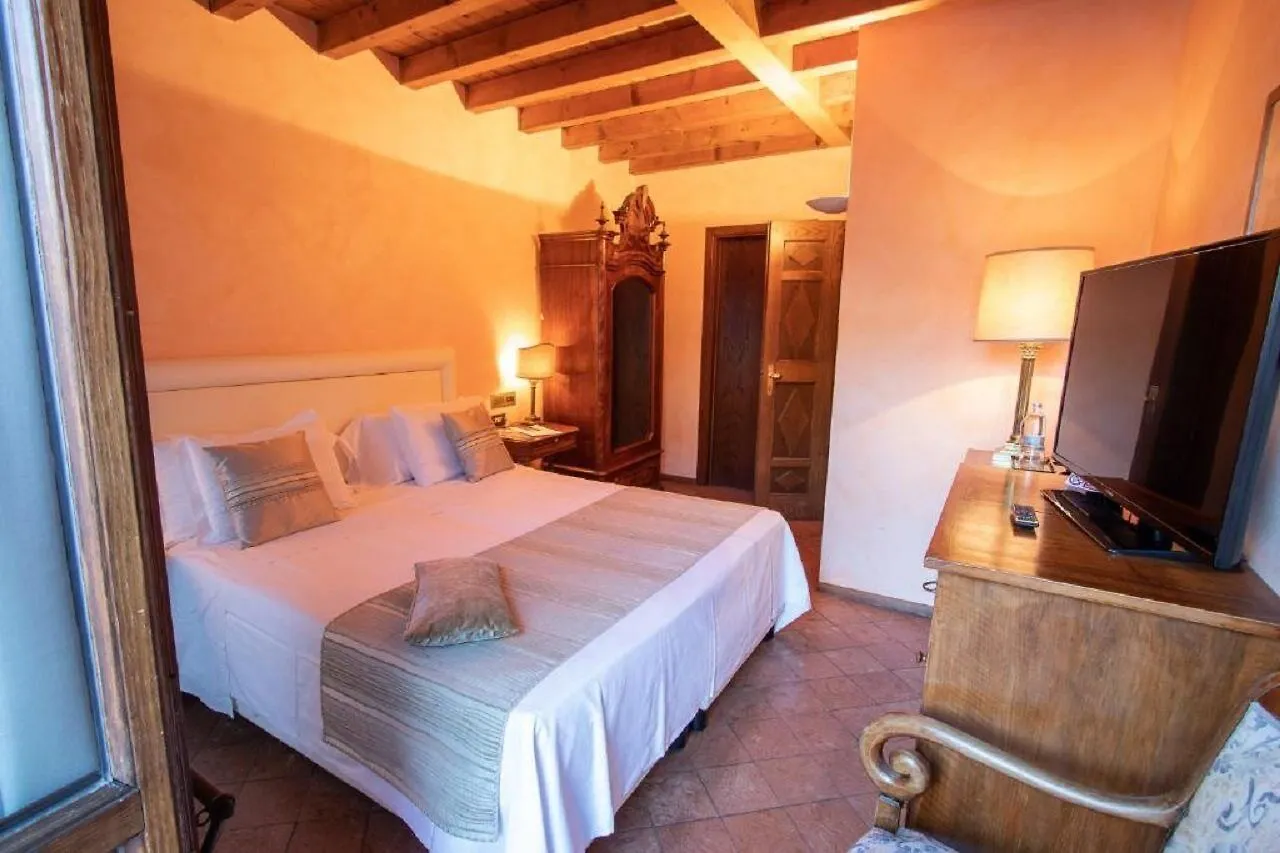 Albergo Le Due Corti Como Otel