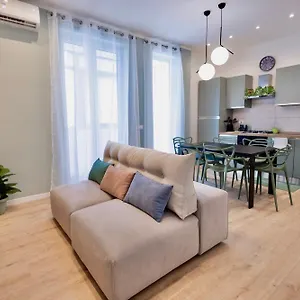https://apt-politeama-charming.sicilyhotelsitaly.net
