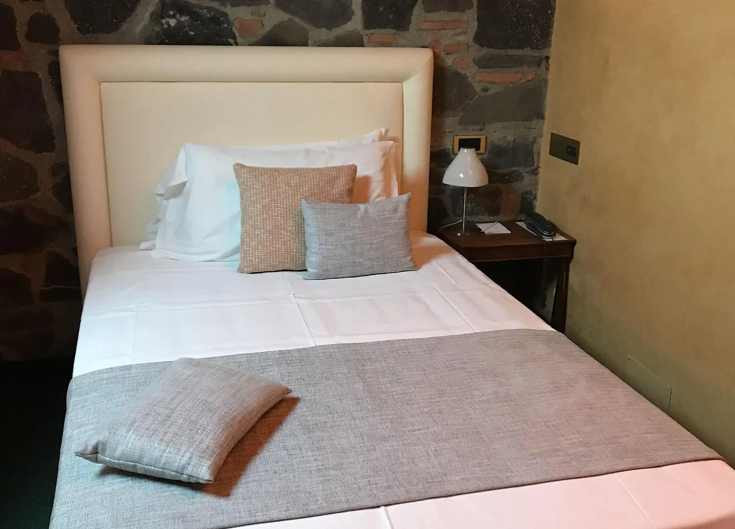 Albergo Le Due Corti Como 4*,