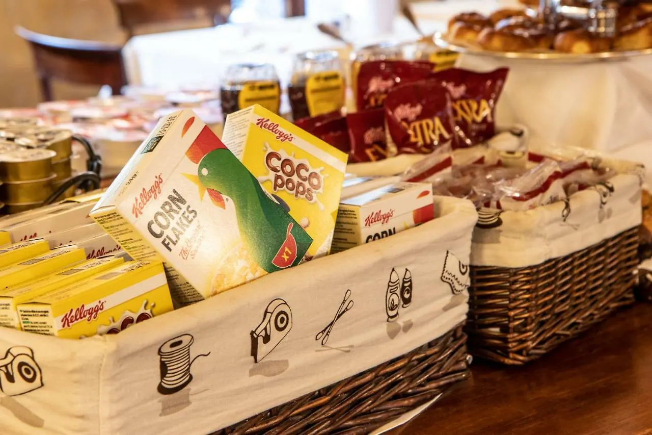 Albergo Le Due Corti Como 4*,  Italien
